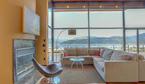 Six-Bedroom Holiday Home