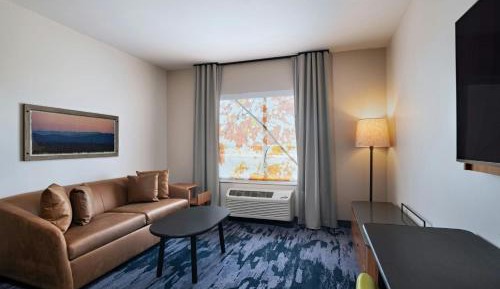 King Room with Roll-In Shower and Sofa Bed - Mobility Access