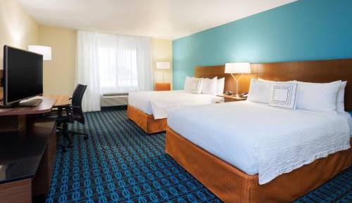 Queen Room with Two Queen Beds and Roll-In Shower - Mobility Access/Hearing Accessible