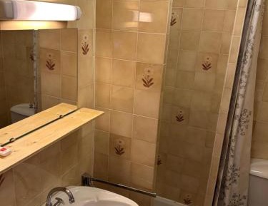 Standard Twin Room with Mountain View