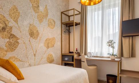 Small Single Room with Lake View