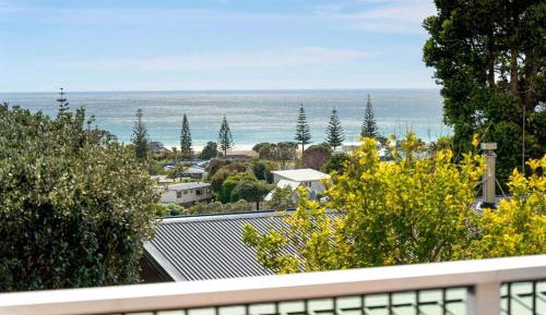 One-Bedroom Apartment with Sea View and Balcony