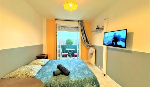 One-Bedroom Apartment with Balcony