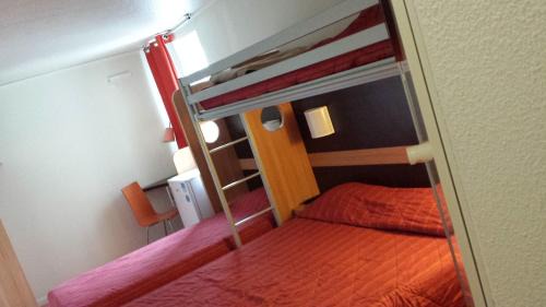 Quadruple Room with 1 Double Bed and 2 Single Beds