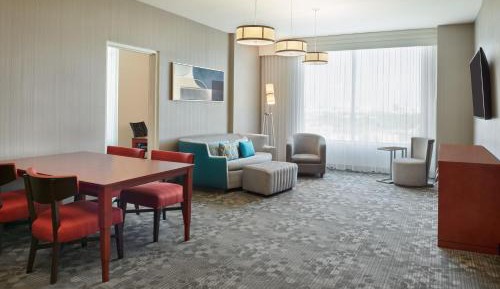 One-Bedroom Corner Business Suite with City View