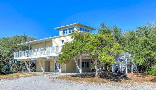 Three-Bedroom Vacation Home 