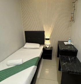 Deluxe Single Window