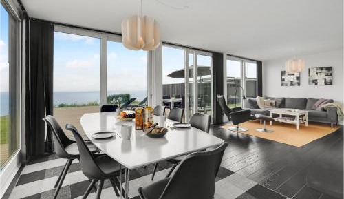Three-Bedroom Vacation Home 