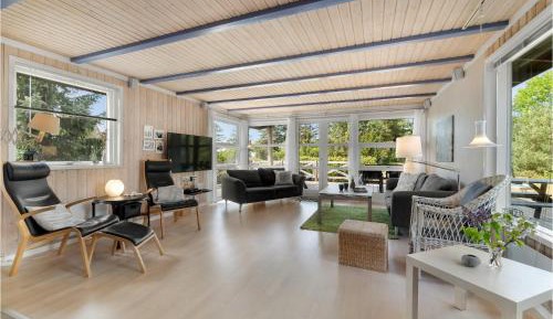 Three-Bedroom Vacation Home 