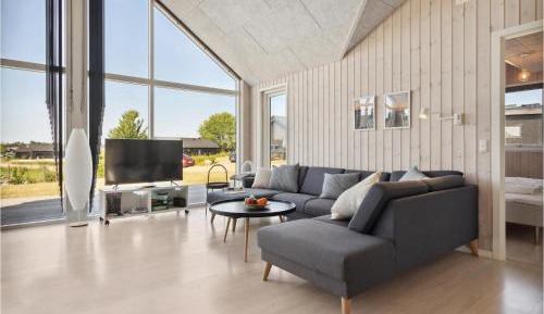 Five-Bedroom Holiday Home