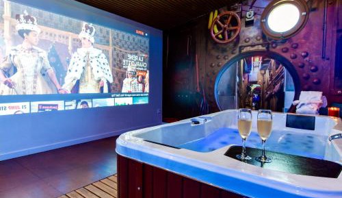 Suite with Hot Tub