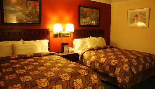 Deluxe Queen Room with Two Queen Beds and Spa Bath