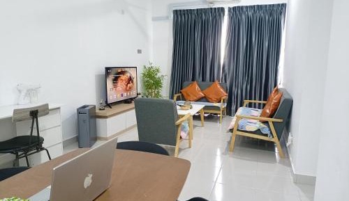 Three-Bedroom Apartment with Balcony