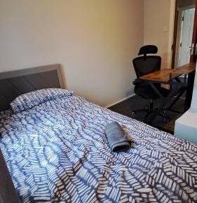 Single Room with Shared Bathroom