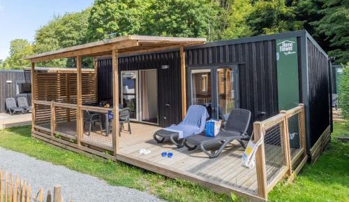 Premium Homeflower with Air Conditioning (6 Adults)