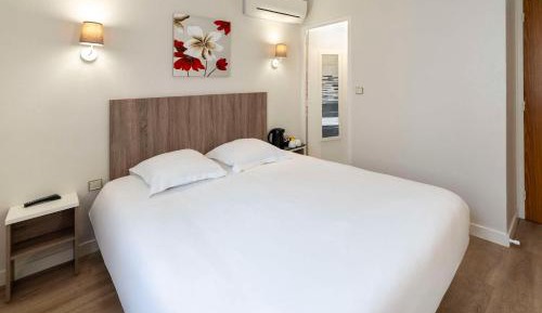 Family Room with One Double Bed and One Single Bed - Non-Smoking