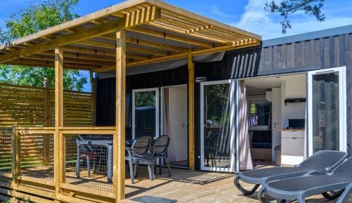 Premium Plus Homeflower with Air Conditioning (4 Adults)