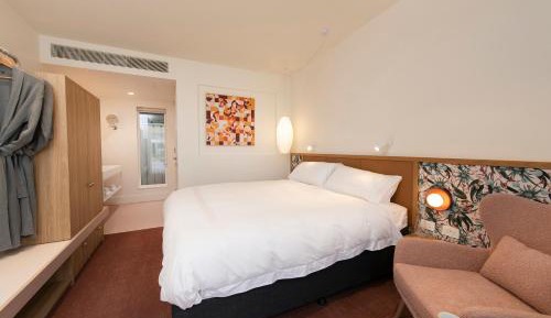 Superior King Room with Free Parking, Wifi, Welcome Drink and Mini-bar