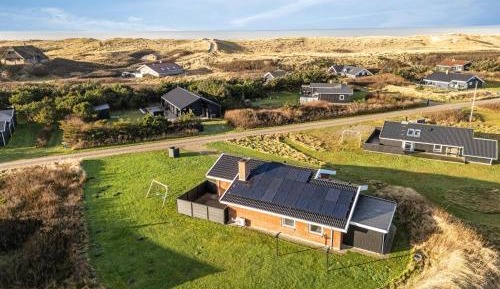 Eight-Bedroom Holiday Home