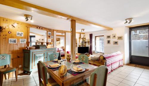 Two-Bedroom Deluxe Apartment with Garden View