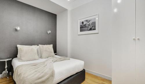 One-Bedroom Apartment BEAUBOURG