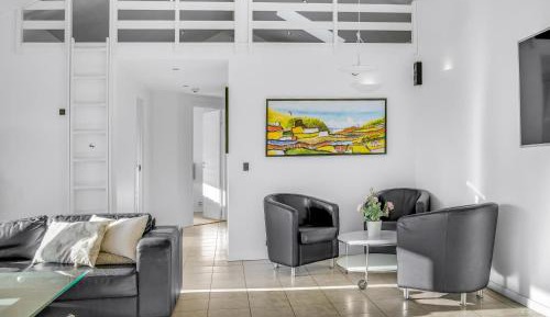 Ten-Bedroom Holiday Home