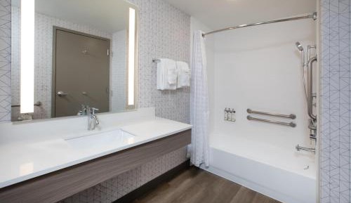 Standard King Room with Mobility Accessible Tub