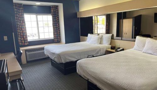 Queen Room with Two Queen Beds - Non-Smoking