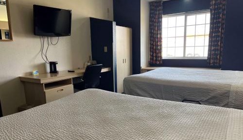 Queen Room with Two Queen Beds - Smoking