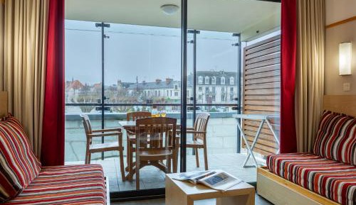 One-Bedroom Apartment with Terrace or Balcony (5 People)