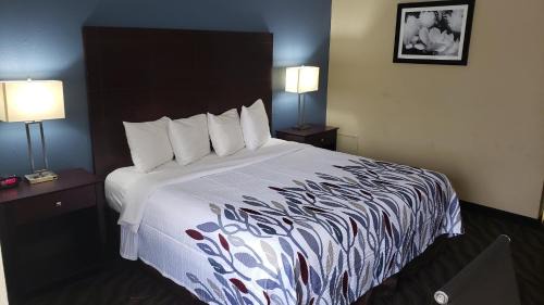 Deluxe Queen Room Disability Access Non-Smoking