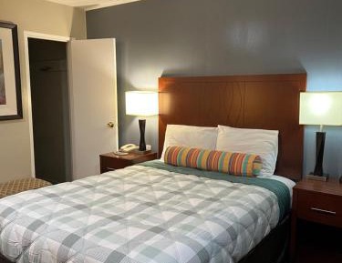 Queen Room - Non-Smoking