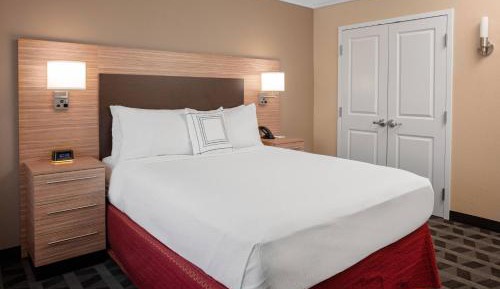 1 Bedroom Suite, 1 Queen, Sofa bed