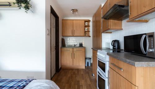 Studio Apartment with One Double Bed