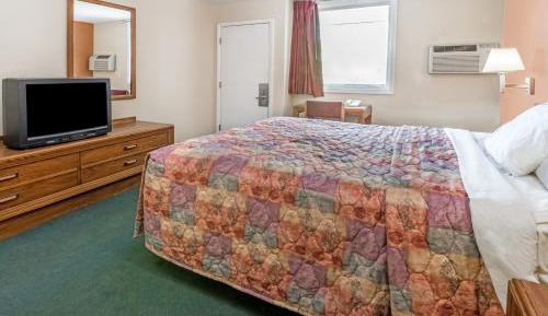 Queen Room - Non-Smoking