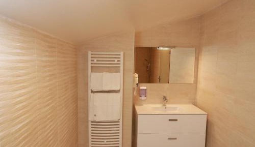 Deluxe Double Room with Shower