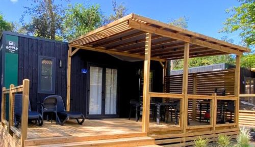 Premium Homeflower with Air Conditioning (6 Adults)