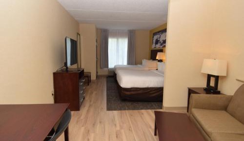 Queen Suite with Two Queen Beds - Non-Smoking