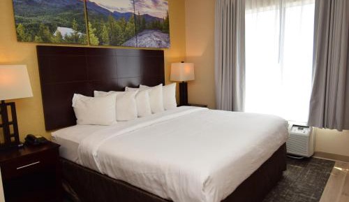 King Suite - Non-Smoking