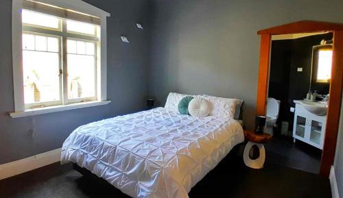 Queen Room with Spa Bath