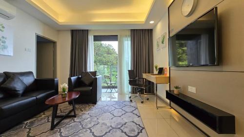 Suite with Mountain View