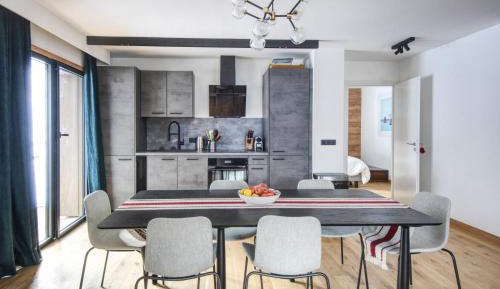 Three-Bedroom Deluxe Apartment