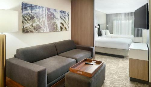 Queen Suite with Two Queen Beds and Roll-In Shower - Mobility Access/Communication Assistance