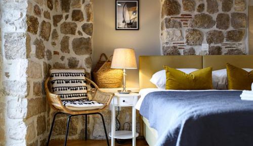 Deluxe Studio Apartment with Balcony