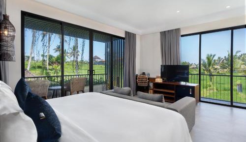 Deluxe Suite with Balcony