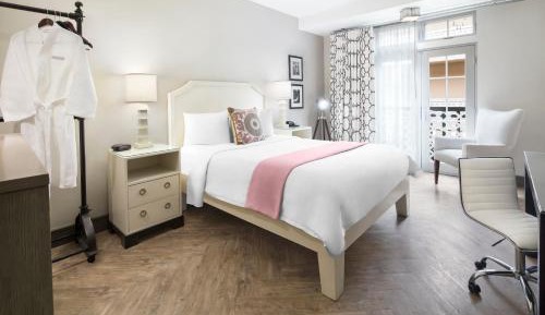 Deluxe Queen Room
