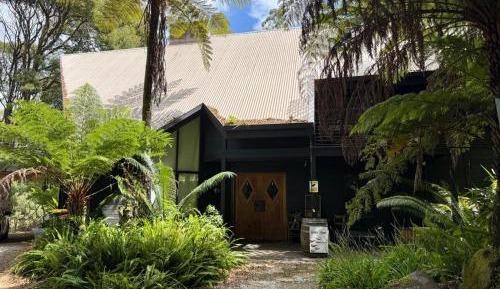 The Main House - Include Water Cottage 