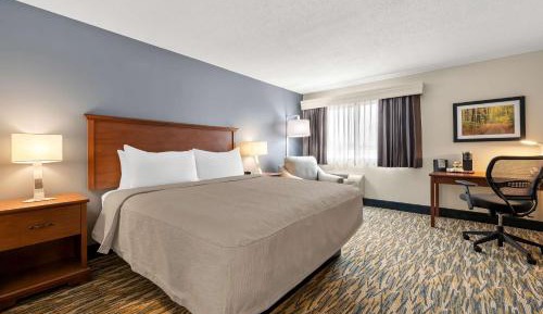 King Room with Roll-In Shower - Disability/First Floor/Non-Smoking