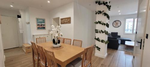 Four-Bedroom Deluxe Apartment