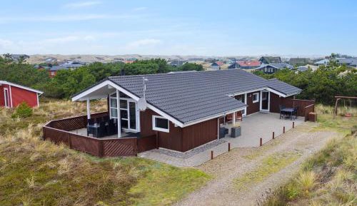Three-Bedroom Vacation Home 
